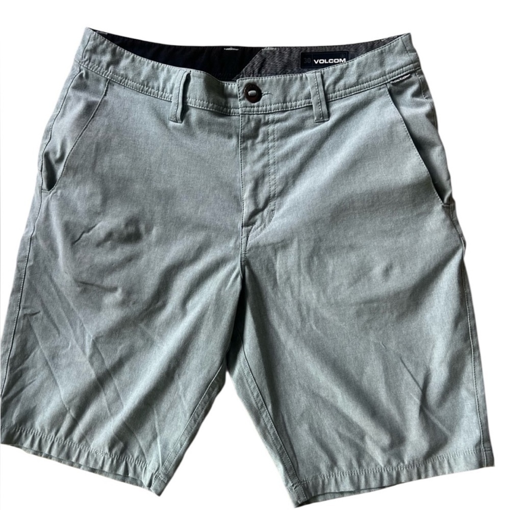 Volcom cargo short size 30 good condition green Surf  and Turf  four-way stretch
